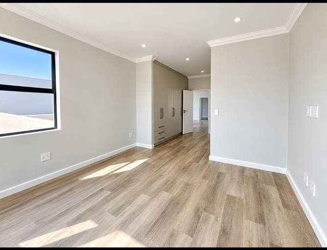 4 BEDROOM FREESTANDING FOR SALE IN SANDOWN